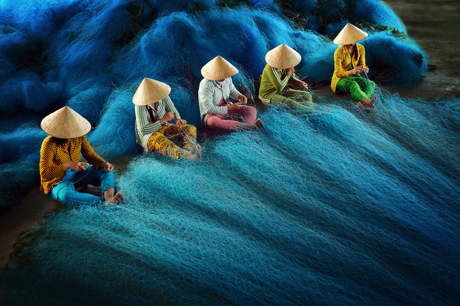 Winner, Asia-Pacific – "Net Mending" by Ly Hoang Long