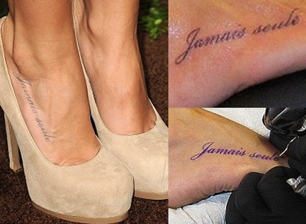 Ashley Tisdale’s tattoos – ‘Jamais seule’ on foot