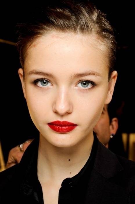 Red Lips for Nude Makeup