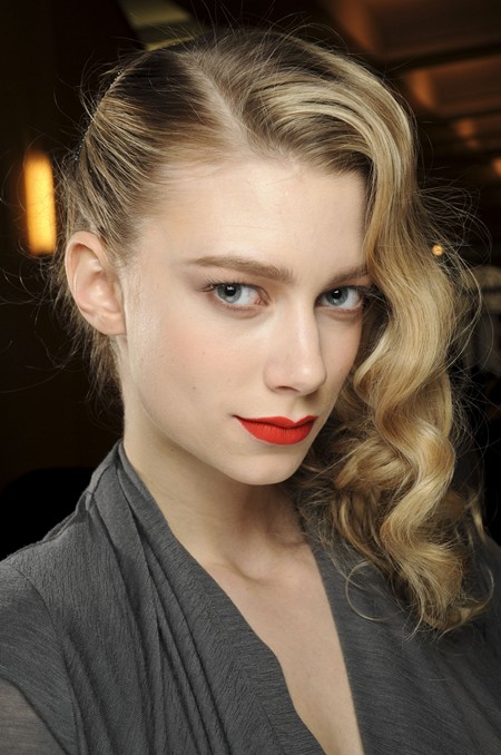 Sleek side-swept waves