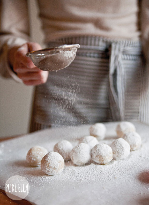 Amaretto Snowballs