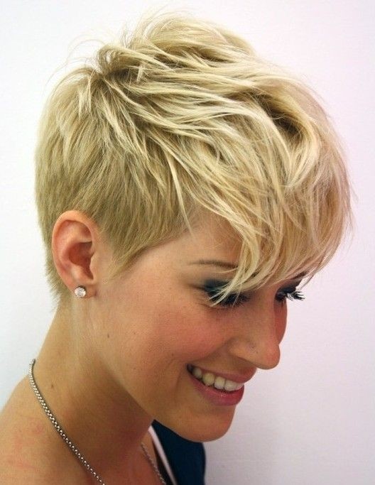 Chic Short Wavy Haircut