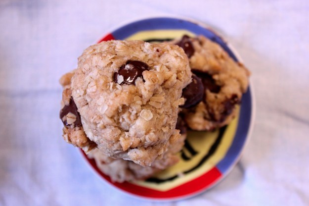 Vegan Oatmeal Chocolate Chip Cookies