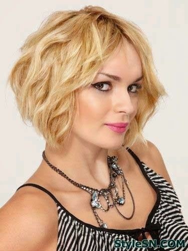 Blonde Wavy Bob Haircut for Summer Hair