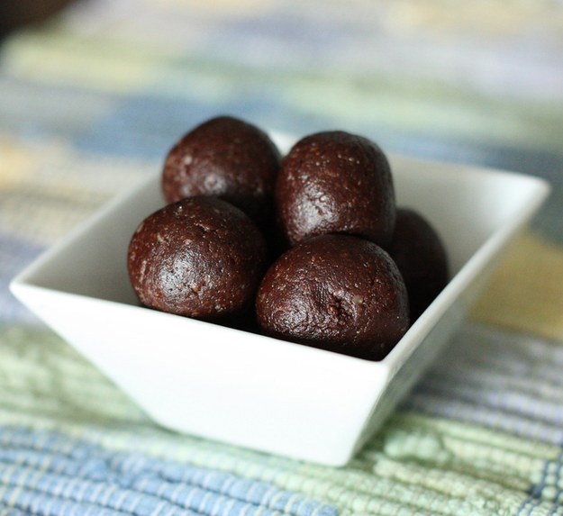 Chocolate, Walnut and Maca Energy Bites