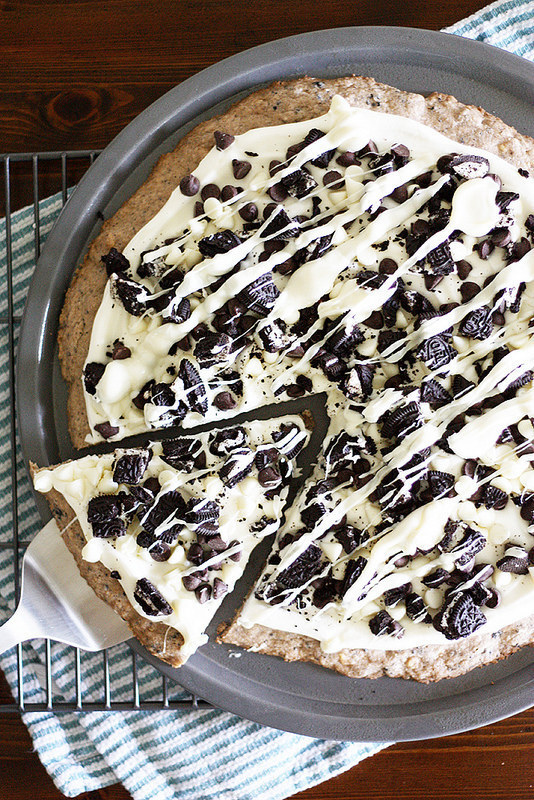 Cookies Creme Dessert Pizza