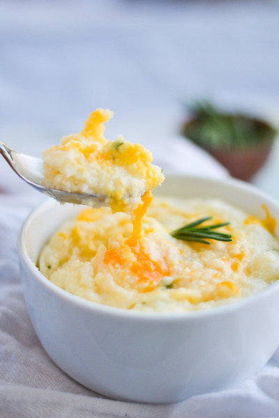 Creamy Cheddar Herb Grits