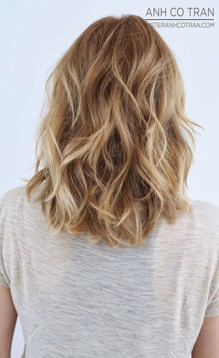 Layered Wavy Hairstyle for Medium Hair