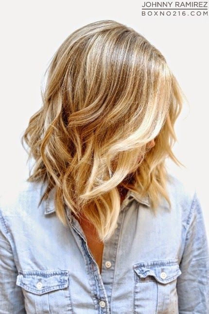 Medium Wavy Hairstyle for Blond Hair