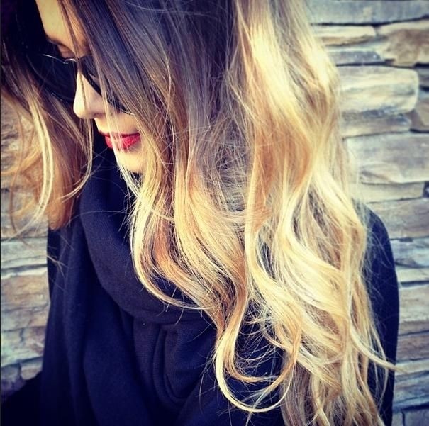 Messy Long Wavy Hairstyle for Ombre Hair