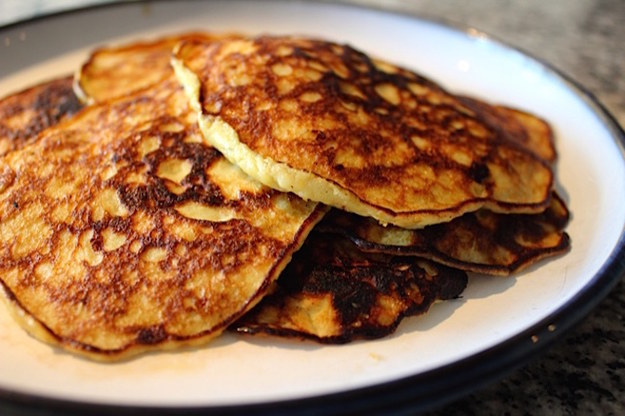 2 Ingredient Banana Pancakes