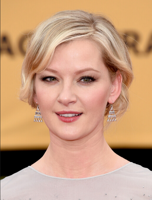 Gretchen Mol Short Wavy Hairstyle