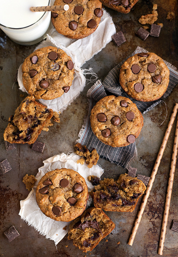 Skinny Peanut Butter, Banana, and Chocolate Muffins