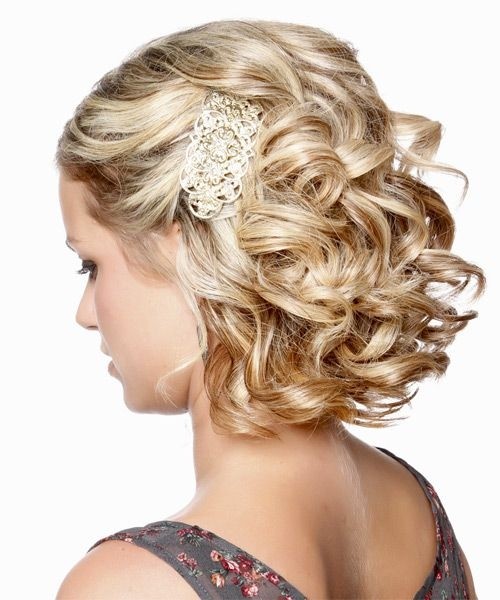 Beautiful Bridesmaid Hairstyle for Short Blond Hair