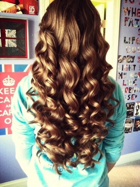 Glamorous Long Curly Hairstyle