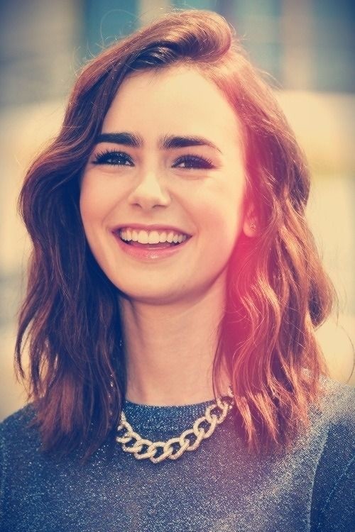 Lily Collin Medium Wavy Hair