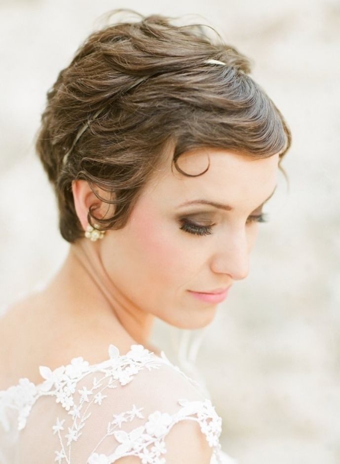 Pretty Bridal Hairdo for Short Pixie Hair