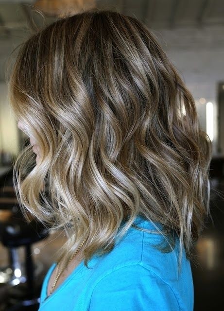 Shoulder Length Beachy Wavy Hairstyle Idea