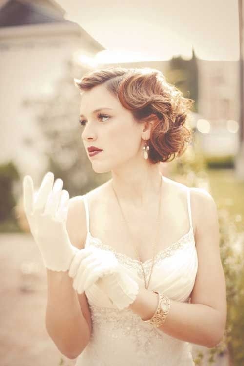 Vintage Bridesmaid Hairstyle Idea for Short Hair