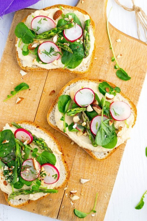 Fresh Toasts Hummus