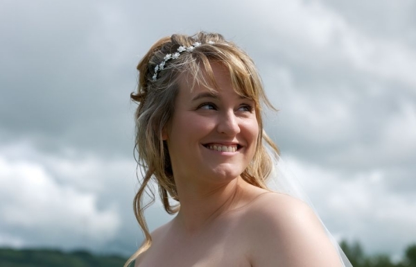 Messy Bun for Wedding Hairstyles