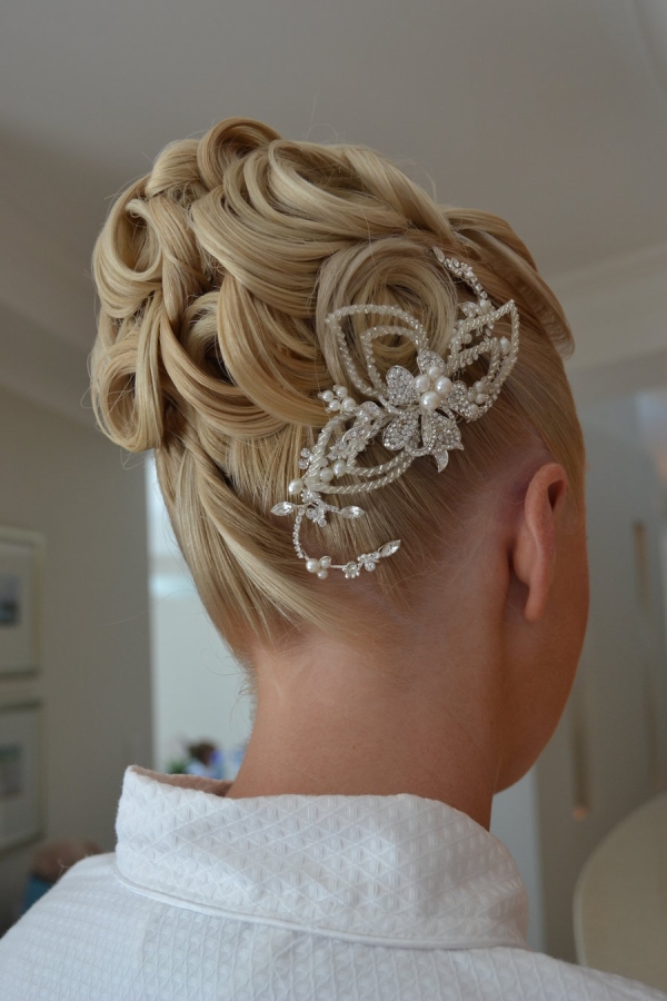Pinend-Up Bun for Curly Hair for Wedding Hairstyles