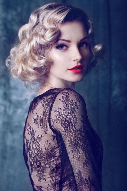 Short Curly Hairstyle for Women