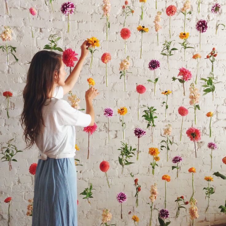 20 Ideas to Make Floral Backdrop - Pretty Designs