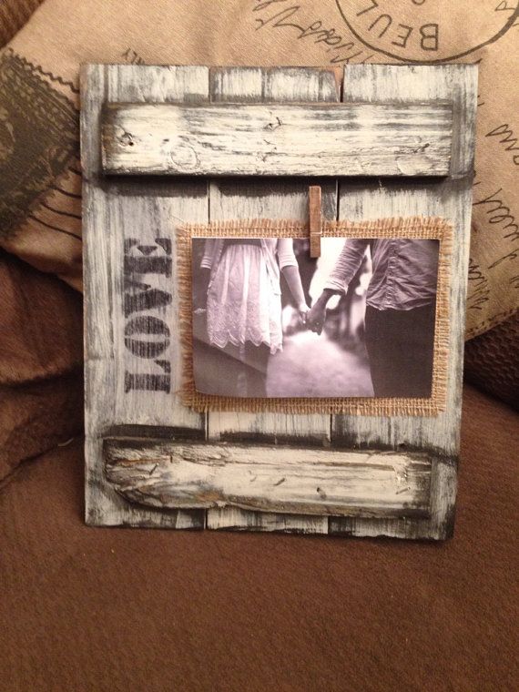 10 DIY Photo Frames with Pallets