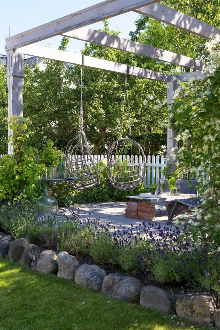 15 Fantastic Swings for Your Backyard - Pretty Designs