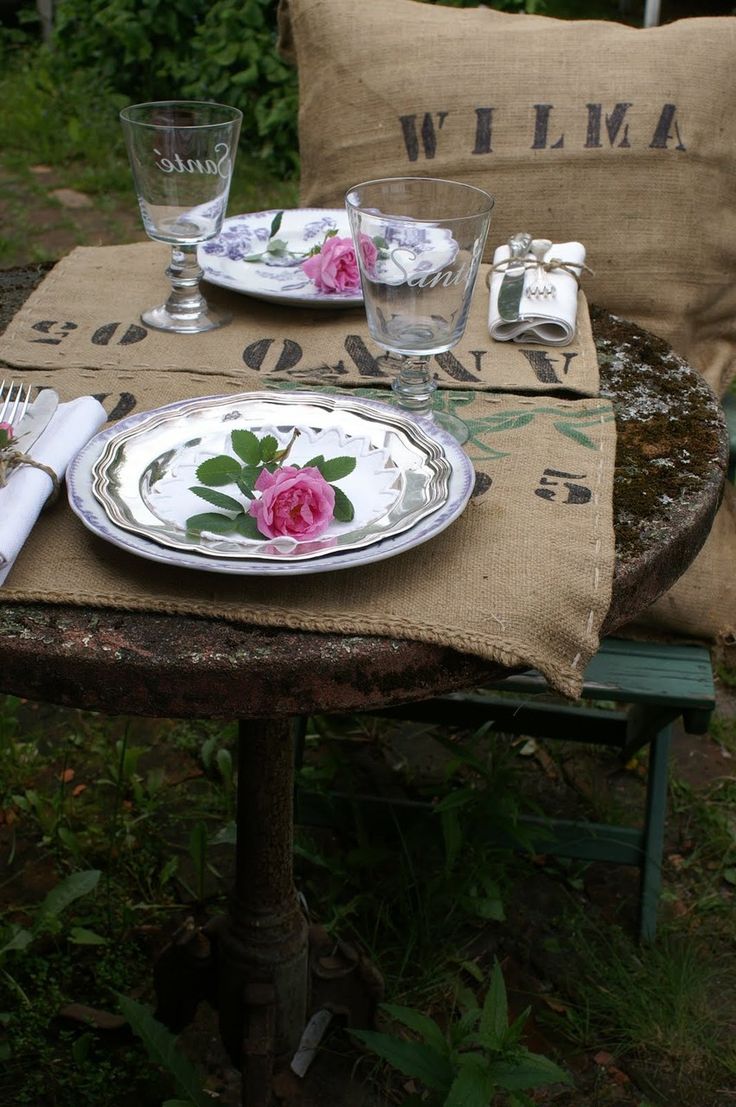 20 Ideas to Set a Romantic Table