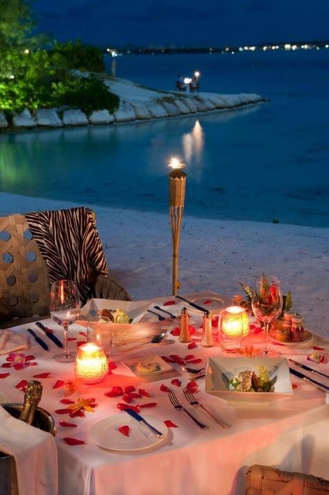 20 Ideas to Set a Romantic Table - Pretty Designs