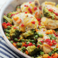 Cheesy Chicken and Vegetables Skillet