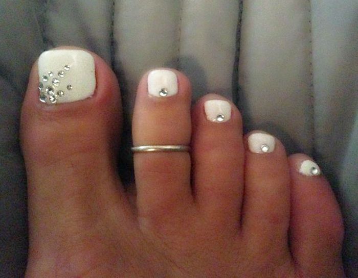 simple heart toe nail design