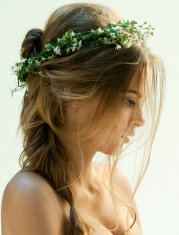 15 Hairstyles with Flower Crowns for Wedding