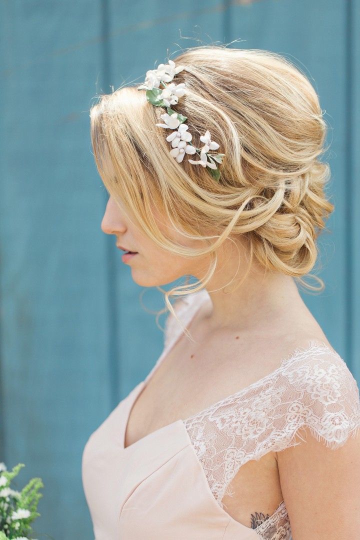 15 Hairstyles with Flower Crowns for Wedding - Pretty Designs