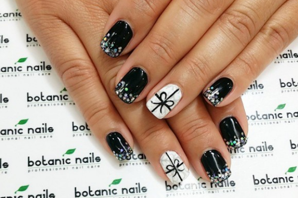 Black Bow Nails