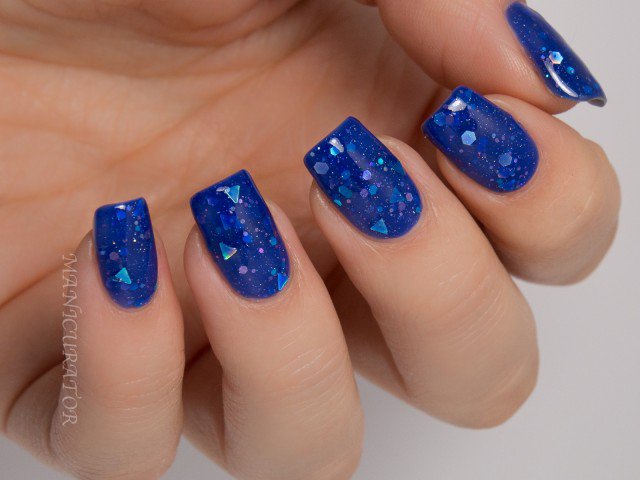 Glittery Blue Nail Design