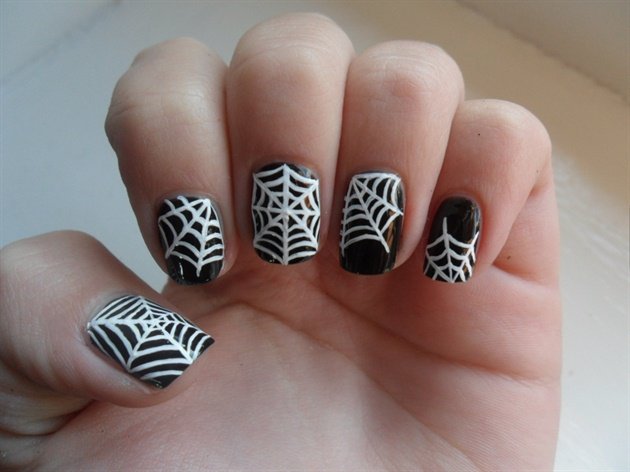 Halloween Nail Design - Spiderweb