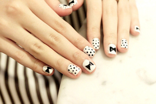 Polka Dot Bow Nails