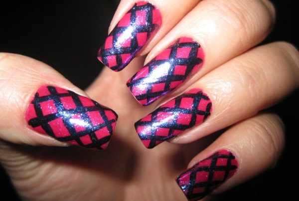 Wide Fishnet Nail Design