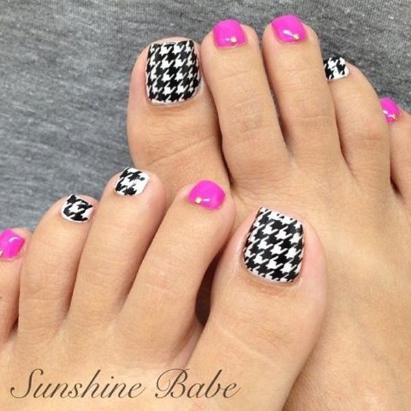 Checkered Toenail Design