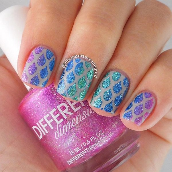 Droplet Glitter Nail Design