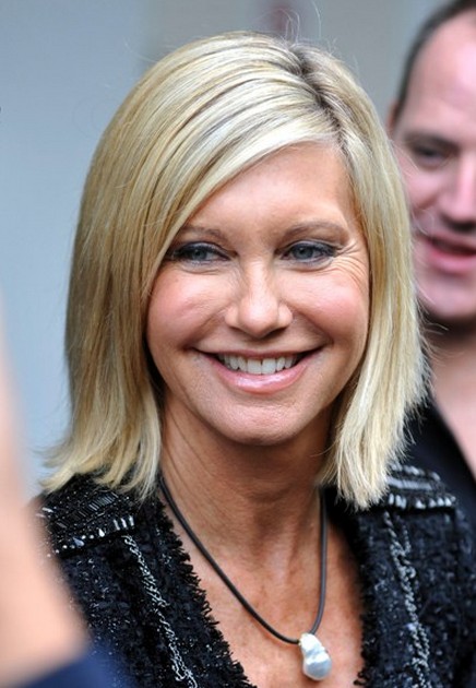 Olivia Newton John short blonde bob hairstyle for women voer 50