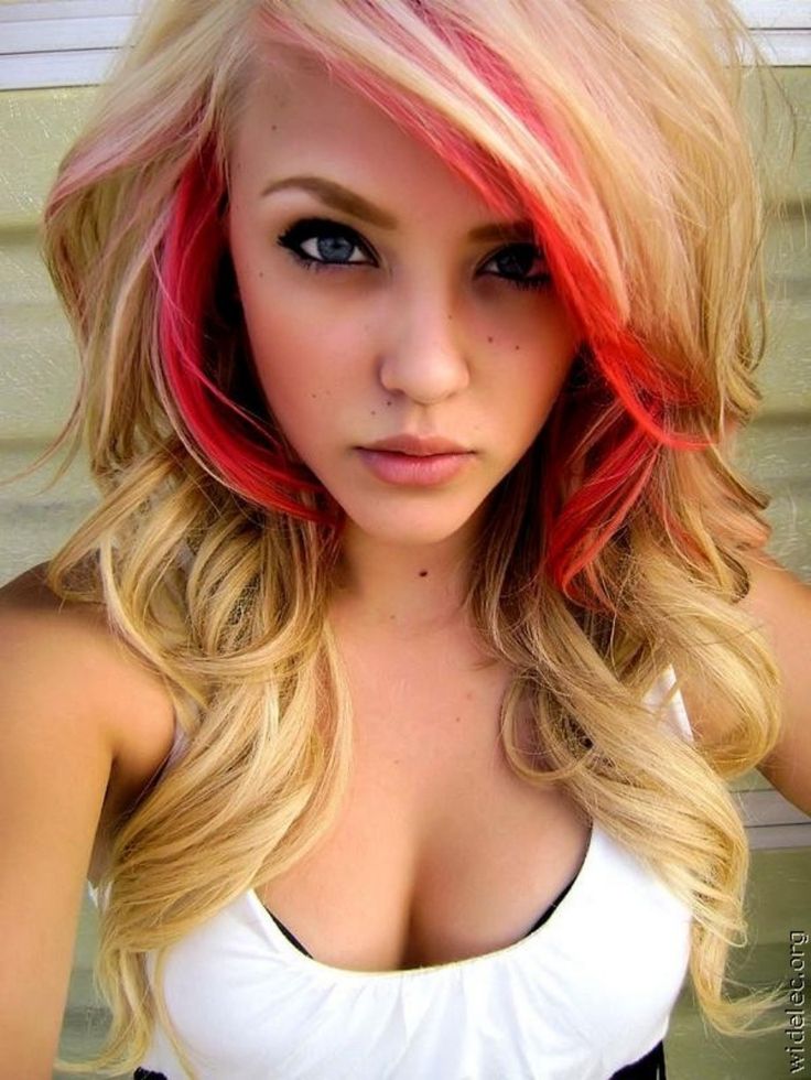 Blond Wavy Hair with Red Highlights