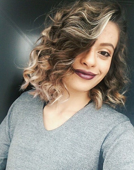 Sexy messy bob hairstyle for night out