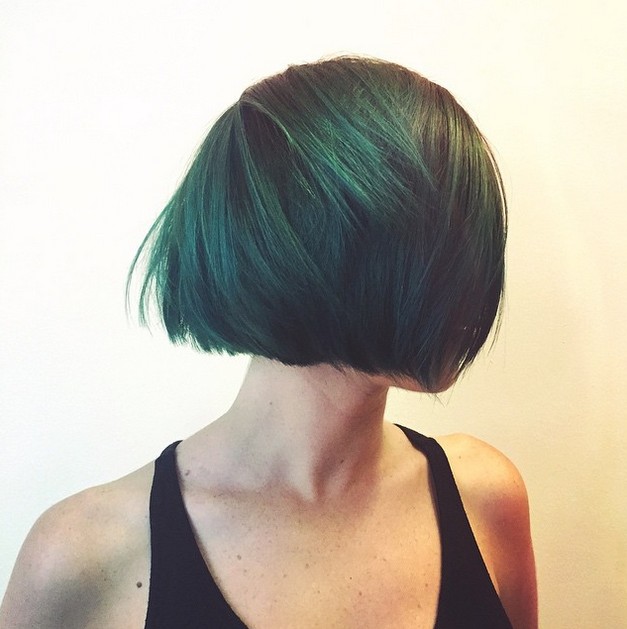 Short layered graduated bob hairstyle for round face shapes