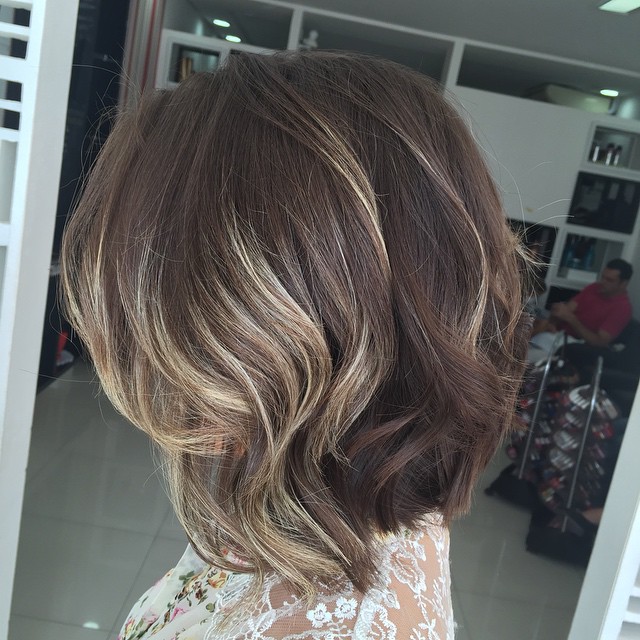 sexy shoulder length wavy bob hairstyle for thick hair