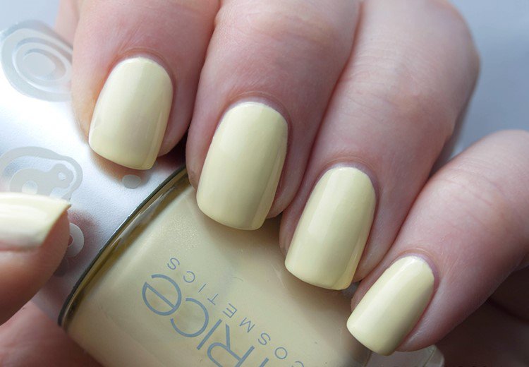 Creamy Matte Nail Design