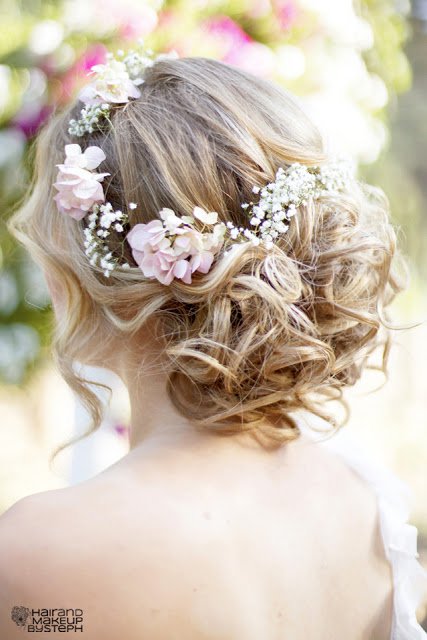 23 Glamorous Bridal Hairstyles with Flowers